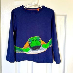 Mini Boden stitched turtle long sleeve shirt size: 3-4